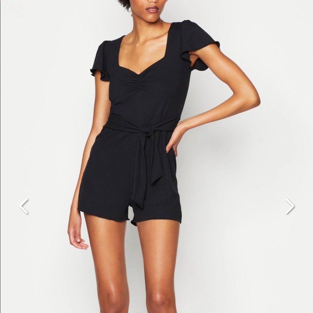 Black Romper FLUTTER SLEEVE BCBG Generation
